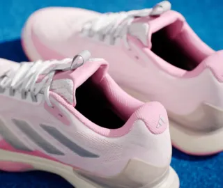 Zapatillas Adidas Avacourt Rosa y Blancas