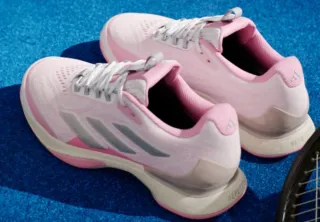 Zapatillas Adidas Avacourt Rosa y Blancas