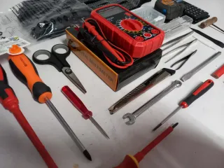 Kit herramientas precisión y multímetro
