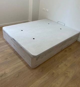 Canapés colchones mesitas cabeceros