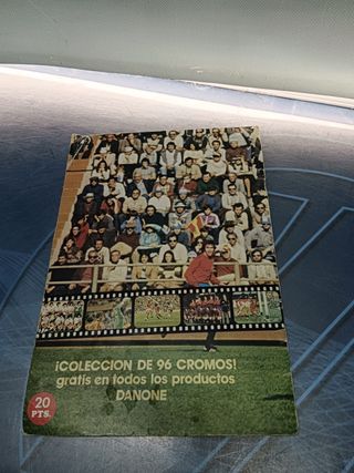 Álbum de cromos Futbol en accion Danone 82, faltan 9 cromos de 96