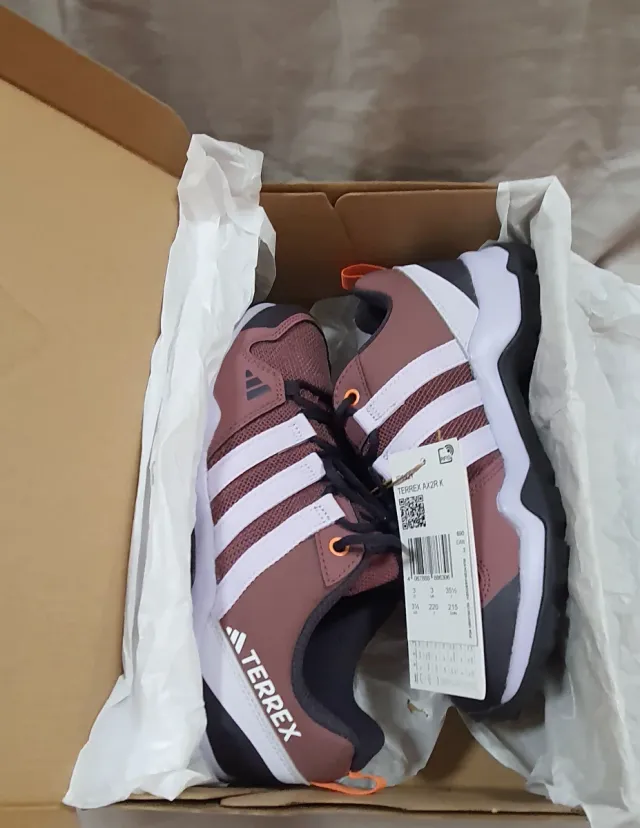 Zapatillas Adidas Terrex Marrones y Blancas