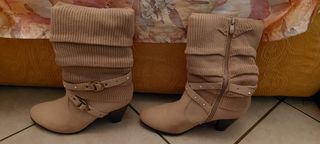 Stivali donna beige con tacco