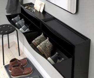 Rack Ikea scarpiera (1 a sinistra)
