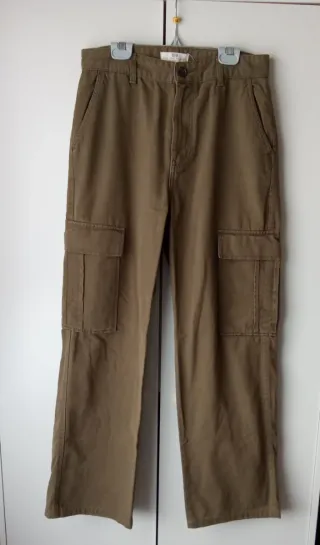 Pantalón cargo militar Stradivarius