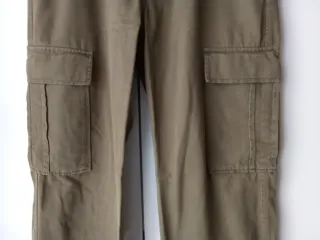 Pantalón cargo militar Stradivarius