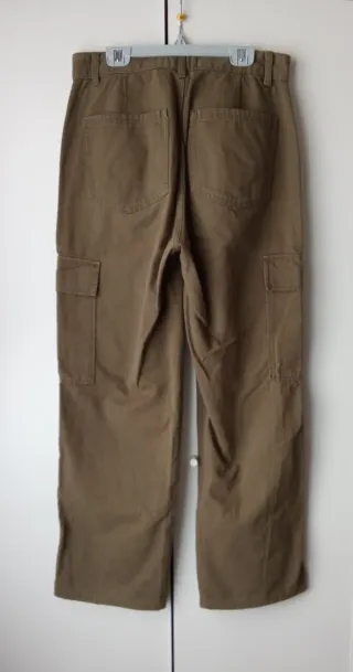 Pantalón cargo militar Stradivarius