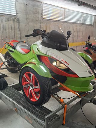 Can-Am Spyder RSS Triciclo