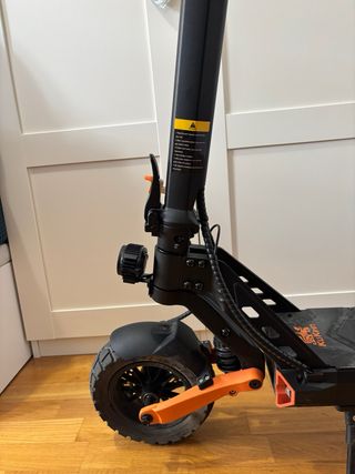 Patinete Eléctrico Naranja y Negro
