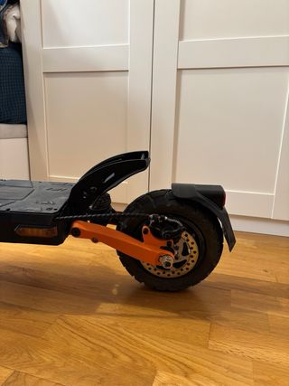 Patinete Eléctrico Naranja y Negro
