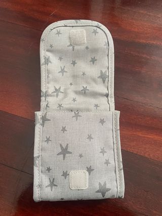 Porta chupete marca Walking Mum