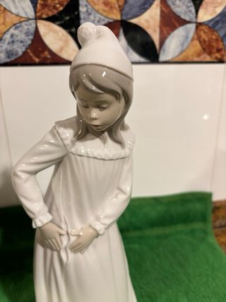 Figura porcelana Nao niña