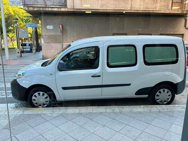 RENAULT Kangoo Furgón Maxi 2p Blue dCi 70 kW (95CV)