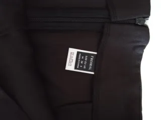 Falda-pantalón negra con nudo