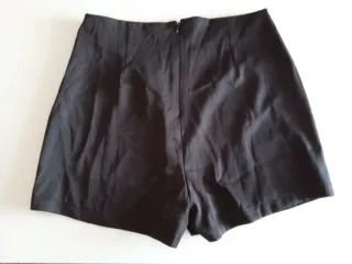 Falda-pantalón negra con nudo