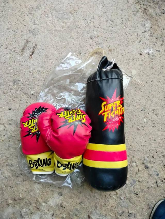 Guanti e giacca da gioco di boxe per bambini