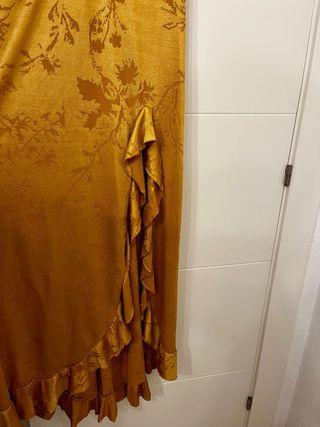 Vestido fiesta mostaza Zara