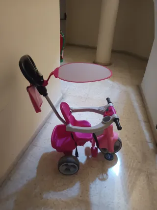 Triciclo infantil rosa con capota