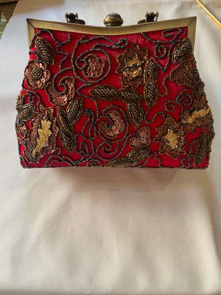 Bolso Clutch Rojo y Dorado Decorado