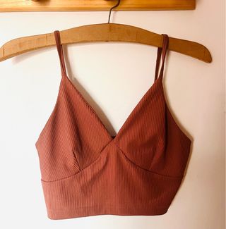 Top escote pico marrón Primark