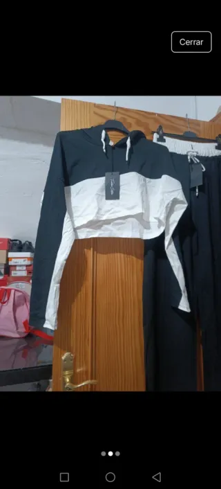 Conjunto chándal crop top y pantalón negro