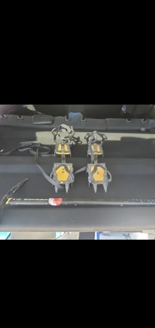 Iolet e ramponi da montagna