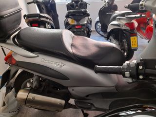 Piaggio Beverly 200