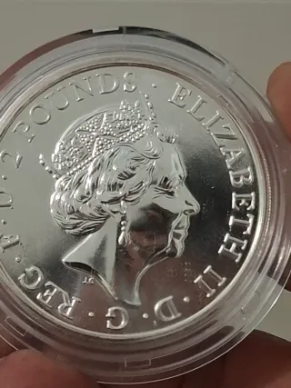 Moneta 2 Pounds Regina Elisabetta II