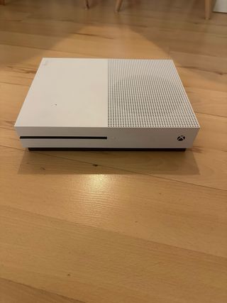 Xbox One S 1 TB + 2 controller + Minecraft