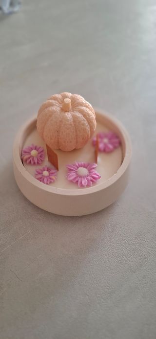 Candela artigianale zucca e fiori rosa