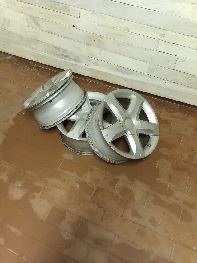 Llantas 16"Dacia.Precio por las 3ud...se envia