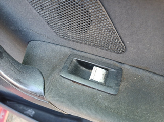 MANDO ELEVALUNAS TRASERO DERECHO VOLKSWAGEN TOURA