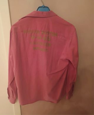 Camisa rosa de manga larga
