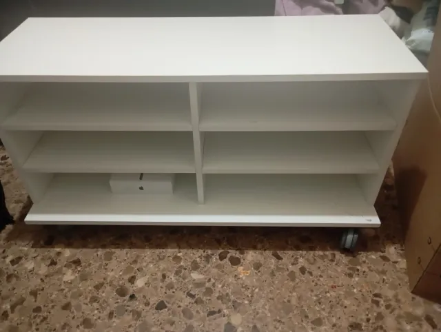 Mesa TV/Estantería Blanca con Ruedas