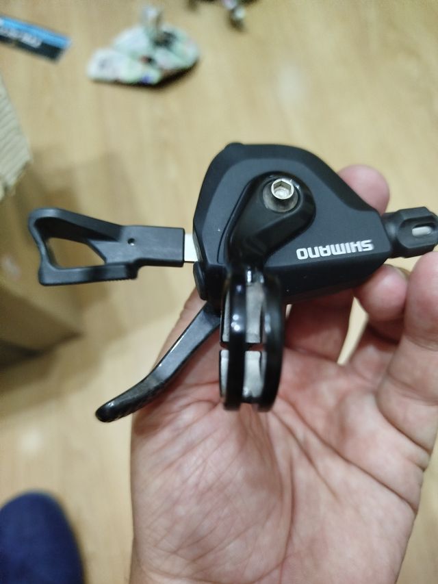 Mando Shimano RS700 Carbono 2V