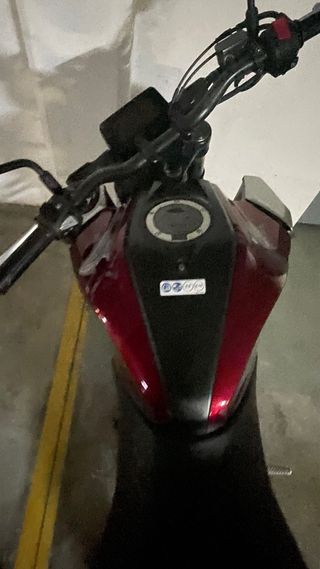 Honda CB125R Roja y Plata Precio navidad!