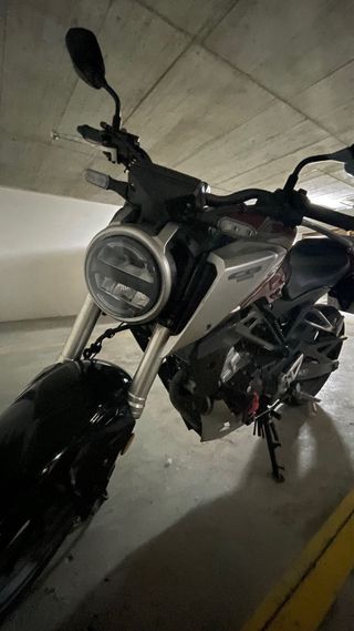 Honda CB125R Roja y Plata Precio navidad!