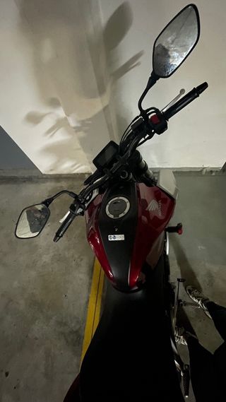 Honda CB125R Roja y Plata Precio navidad!