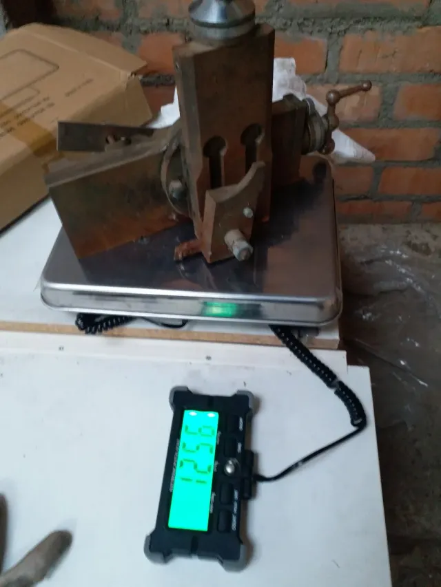 Tornillo de banco antiguo / Carro de mano