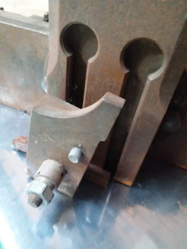 Tornillo de banco antiguo / Carro de mano