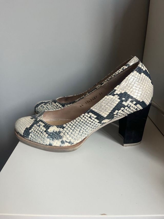 Zapatos Gadea print serpiente T.39