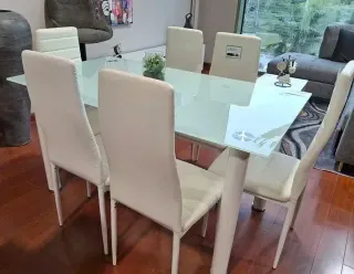 Mesa de comedor y 6 sillas