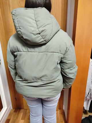 Cazadora Bershka verde talla L, usada 4 veces