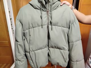 Cazadora Bershka verde talla L, usada 4 veces