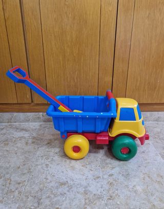 Camión y pala de juguete