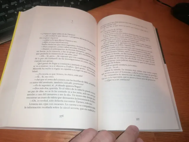 Libro ATRAPADA EN LA OSCURIDAD Toni Sánchez Bernal