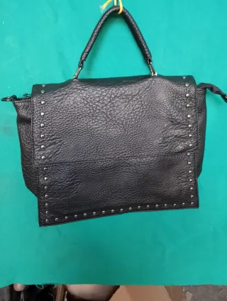 Borsa donna nera con borchie