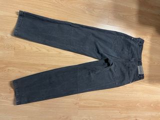 Pantalón vaquero gris oscuro