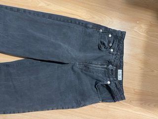 Pantalón vaquero gris oscuro