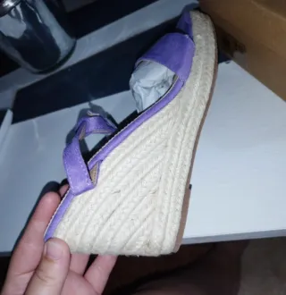 Zapatos de esparto morados y beige